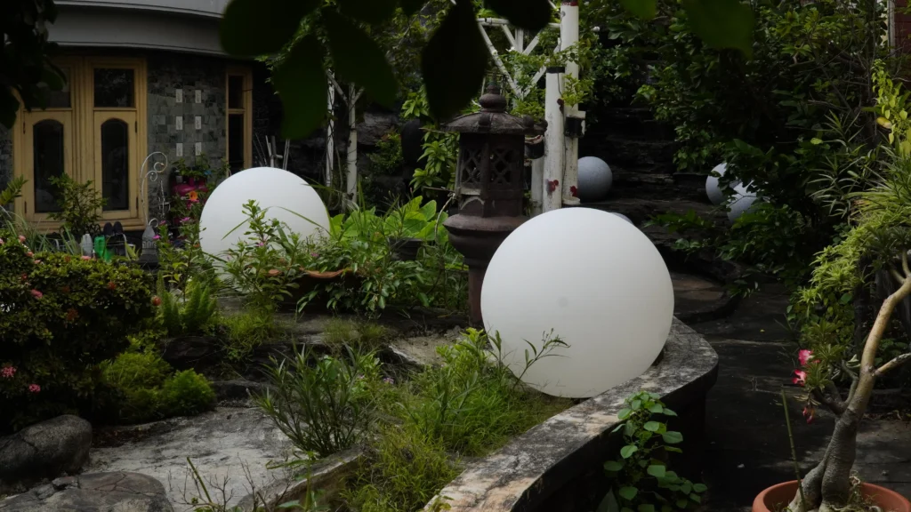 Lampu Bola Taman