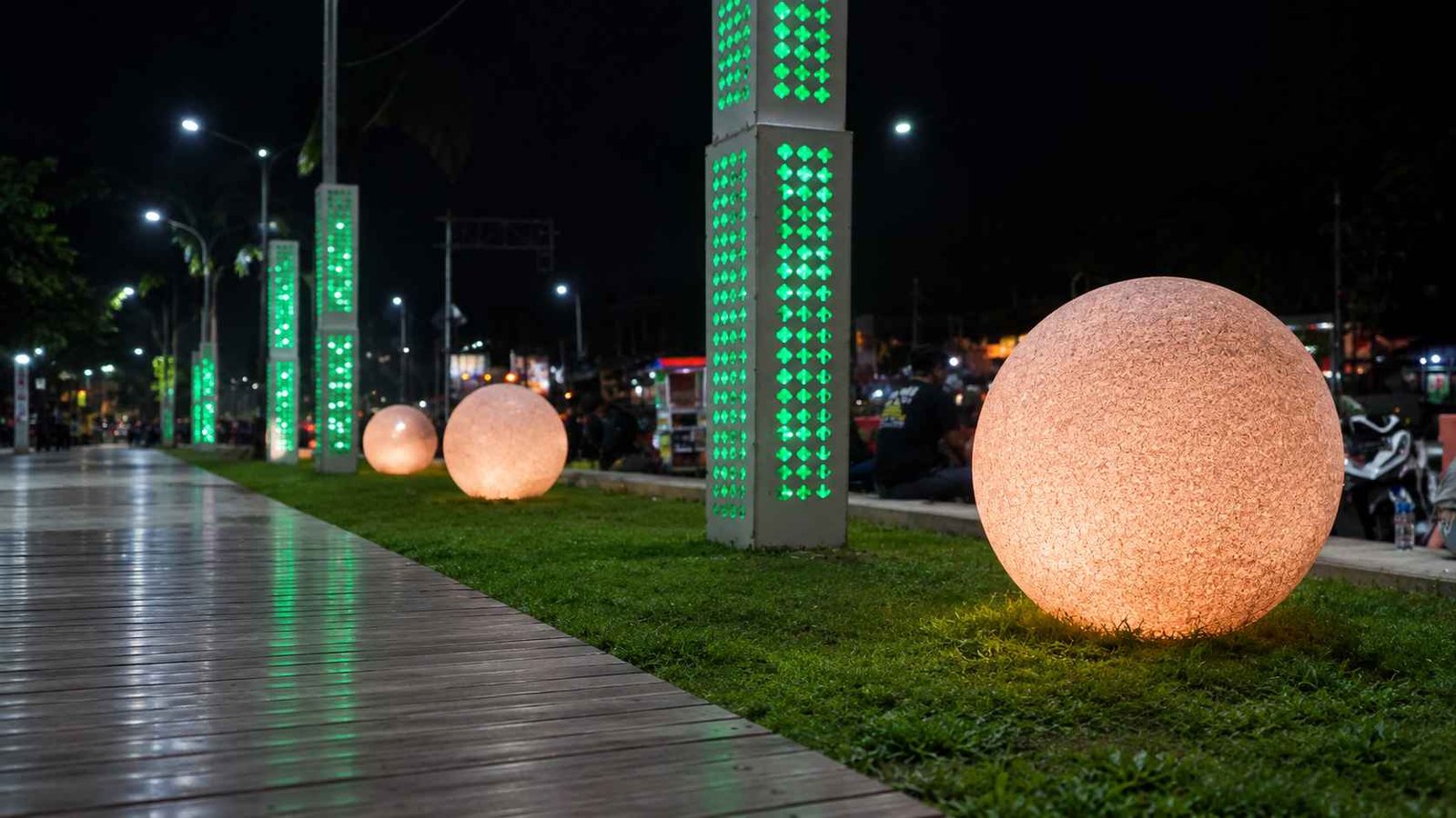 Lampu taman Mars di alun-alun