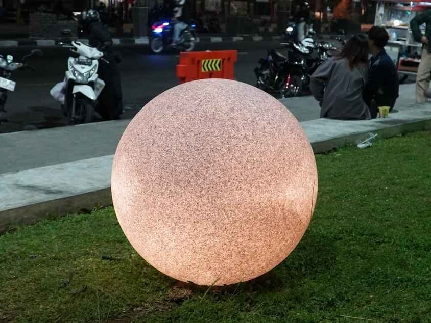 Lampu taman Mars di Alun-Alun Sidoarjo