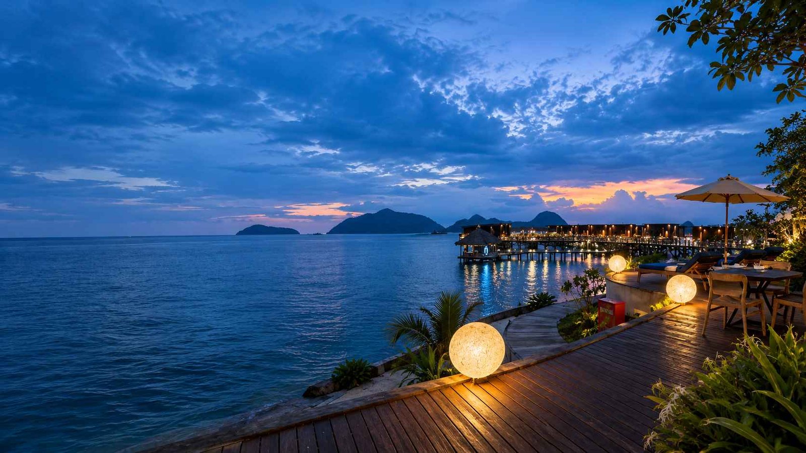Lampu taman globe Mars by Ellogrin di resort Katamaran